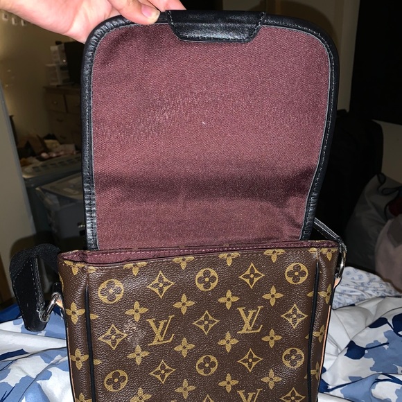 Louis Vuitton Purse - Picture 4 of 6